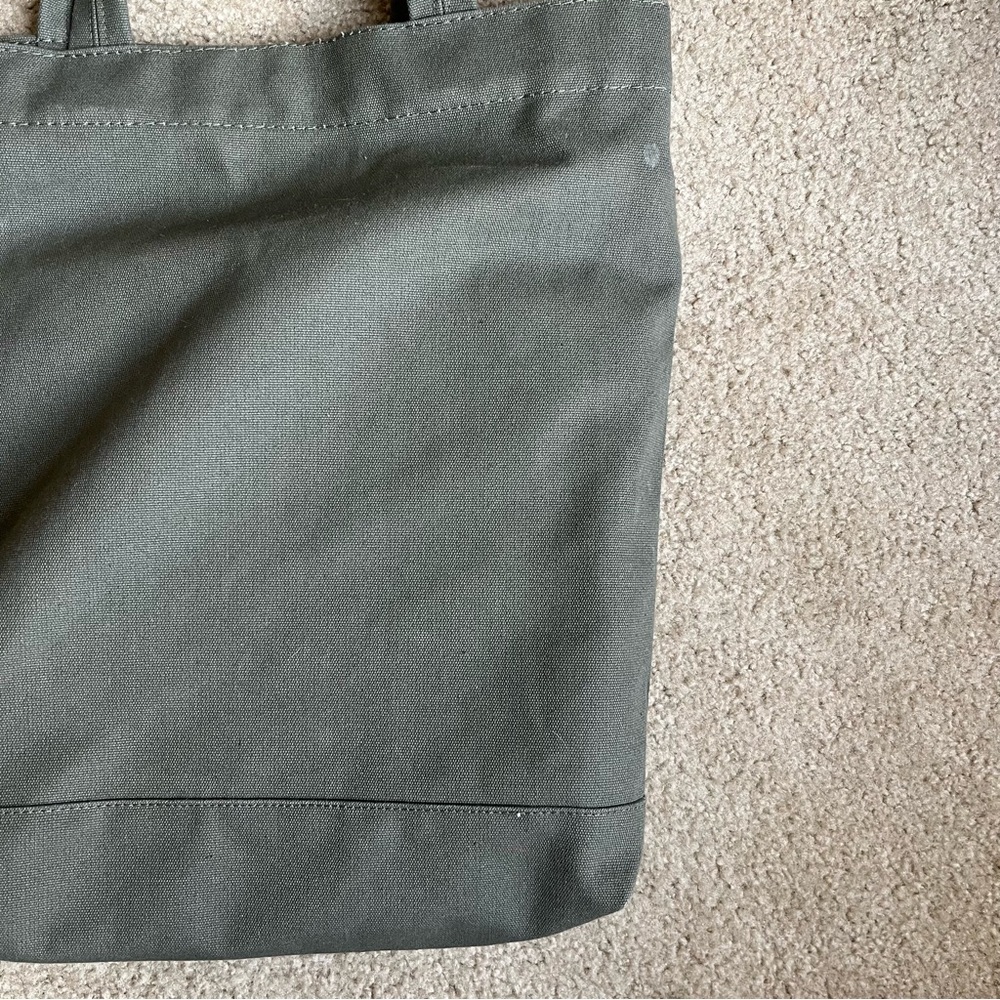 Monocle Magazine Canvas Tote Bag + Summer Edition Magazine Konfekt | Olive Green - Picture 11 of 12